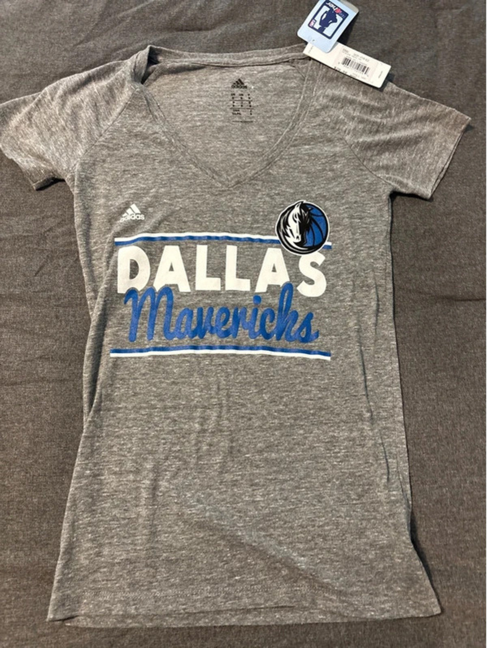 Women’s Dallas Mavs tee size small